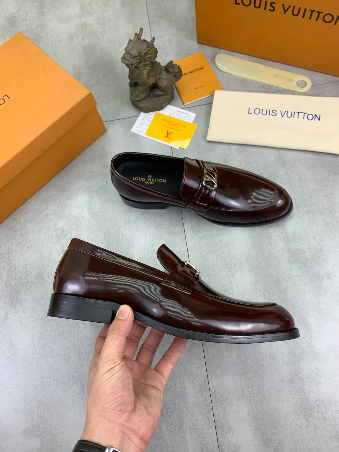 Men's shoes 💰P460💰[New model] Water-dyed cow lining 🆘 LV Louis Vuitton business leather shoes, made of original imported Italian 🇮🇹 calfskin, full cowhide lining, carefully handmade by professional shoemakers, the original version is specially designed for wear-resistant outsole. Standard code: 39-45 5️⃣color🉑️select